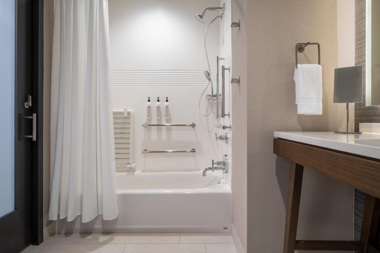 Delta Hotels By Marriott Wichita Falls Convention Center Esterno foto