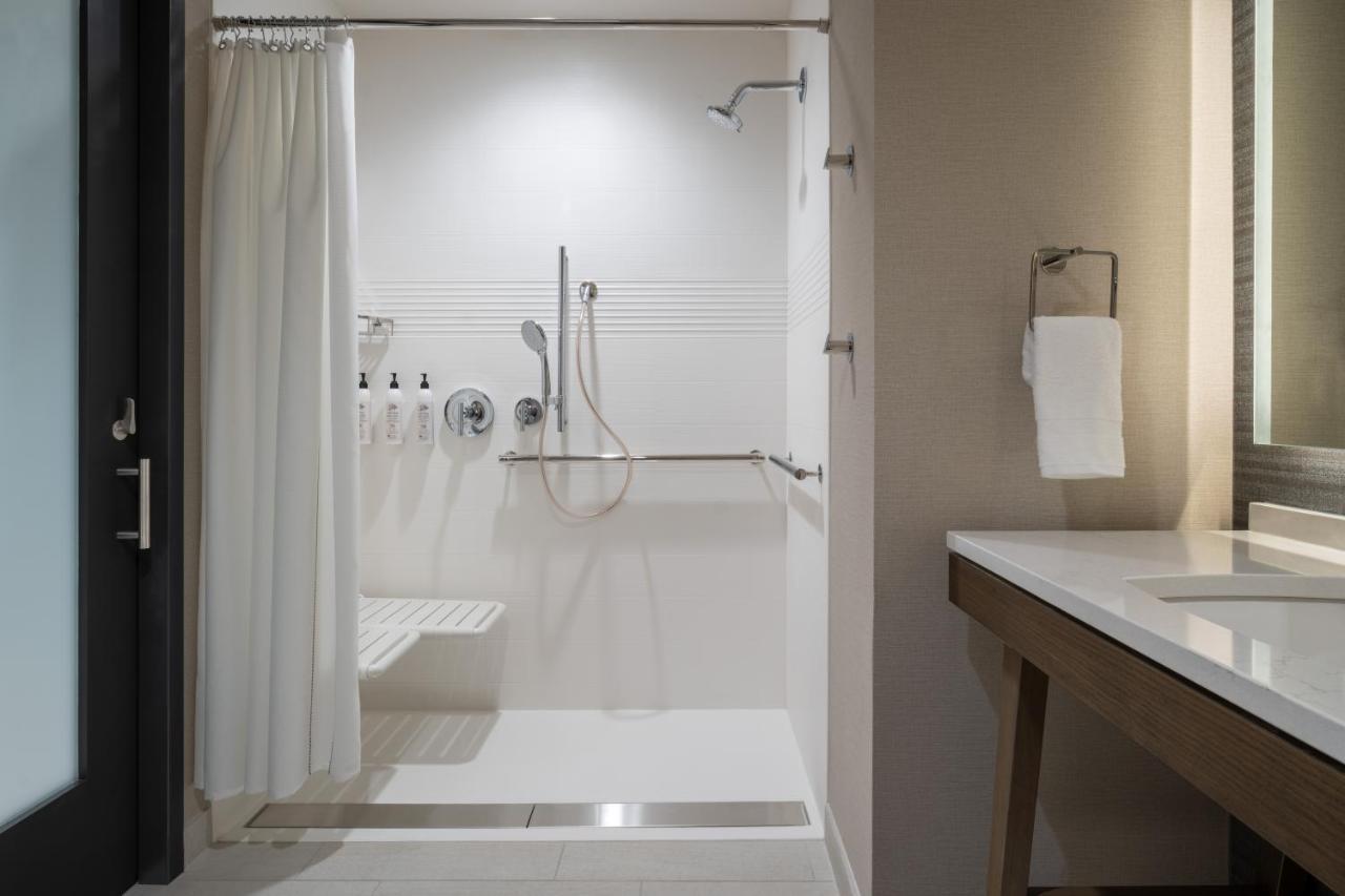 Delta Hotels By Marriott Wichita Falls Convention Center Esterno foto