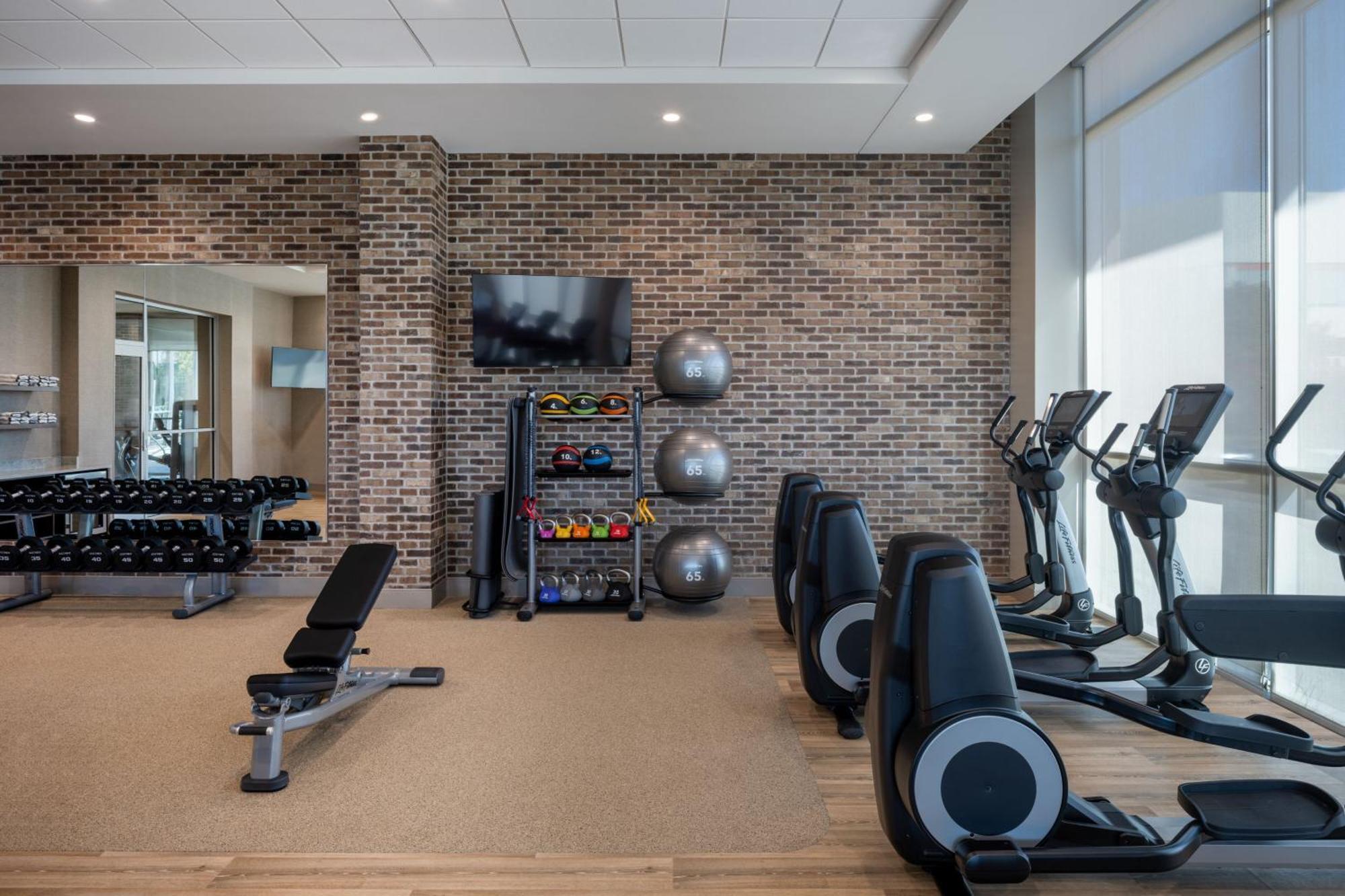 Delta Hotels By Marriott Wichita Falls Convention Center Esterno foto