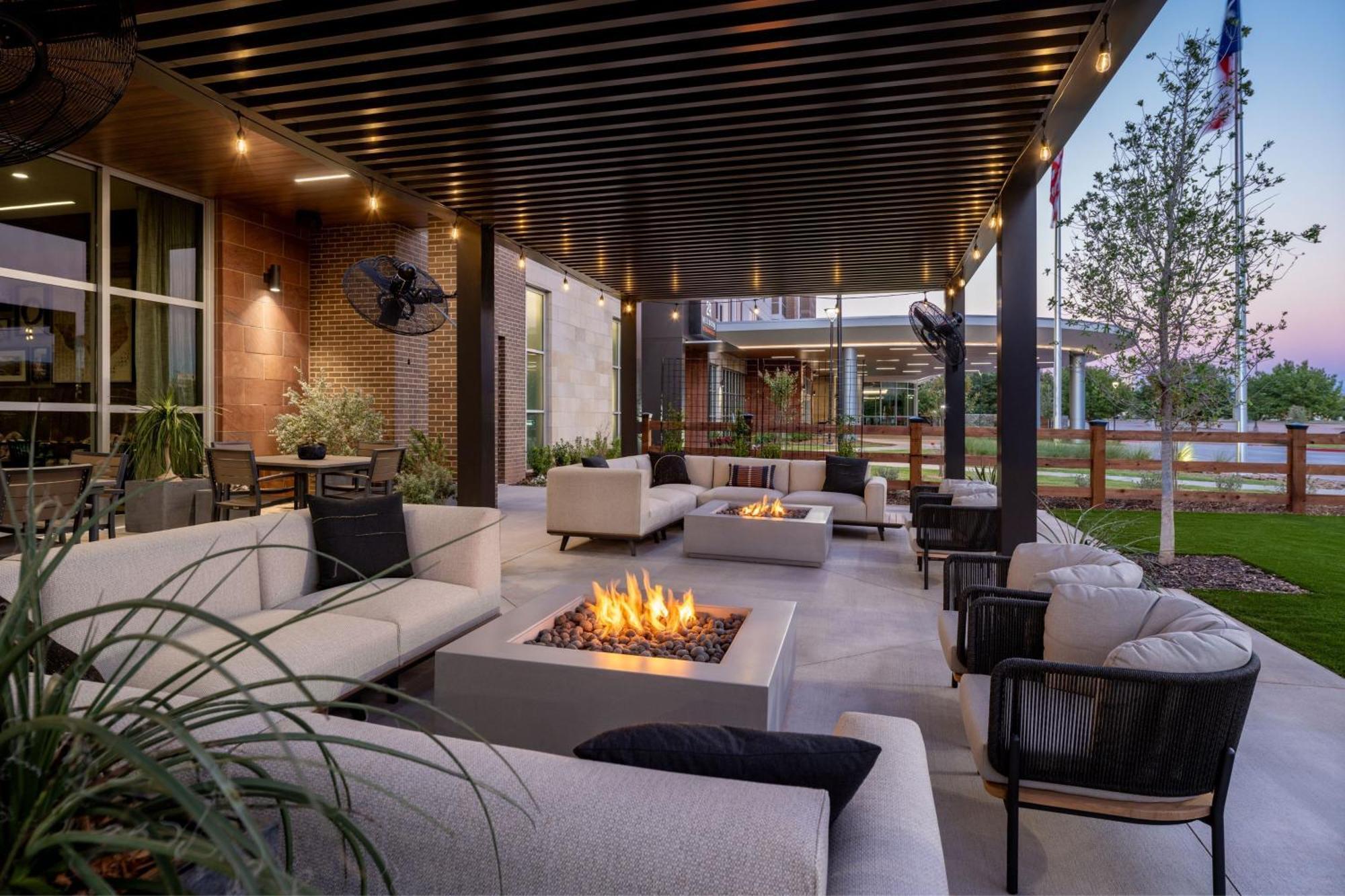 Delta Hotels By Marriott Wichita Falls Convention Center Esterno foto