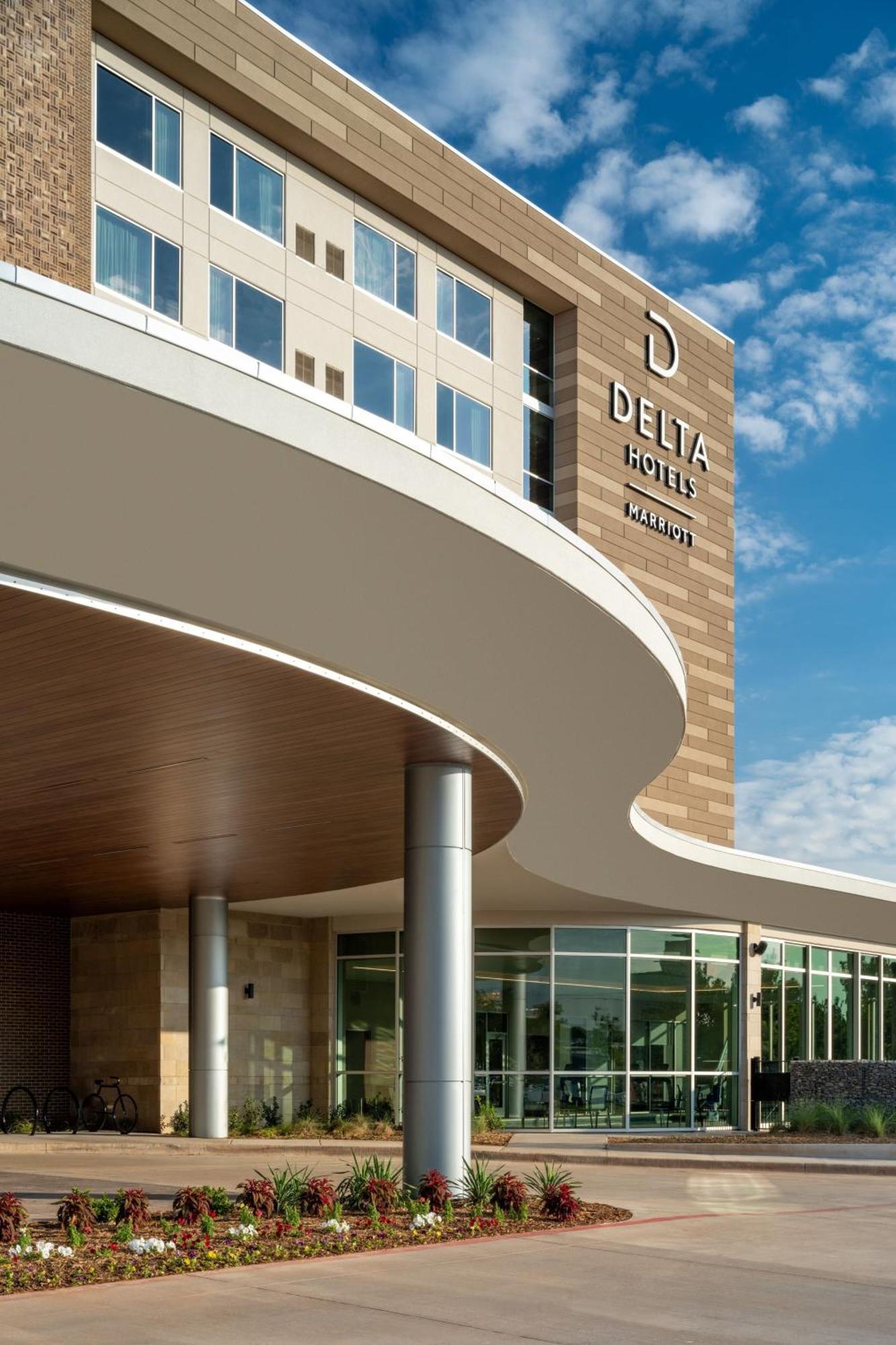 Delta Hotels By Marriott Wichita Falls Convention Center Esterno foto