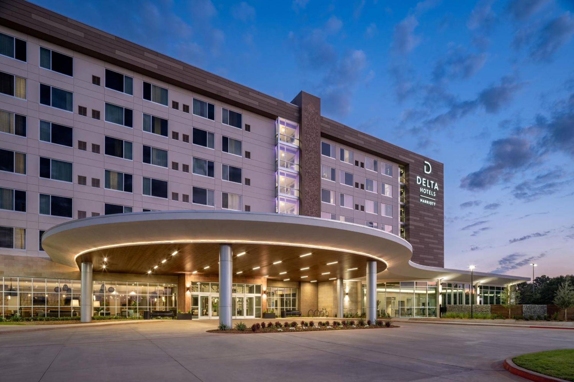Delta Hotels By Marriott Wichita Falls Convention Center Esterno foto