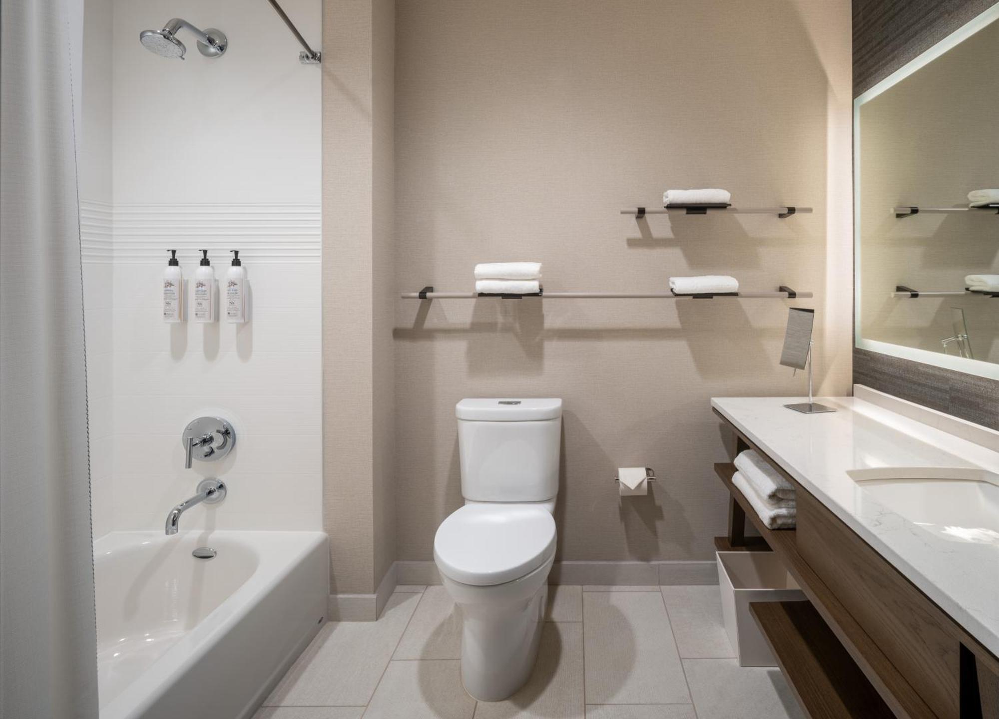 Delta Hotels By Marriott Wichita Falls Convention Center Esterno foto